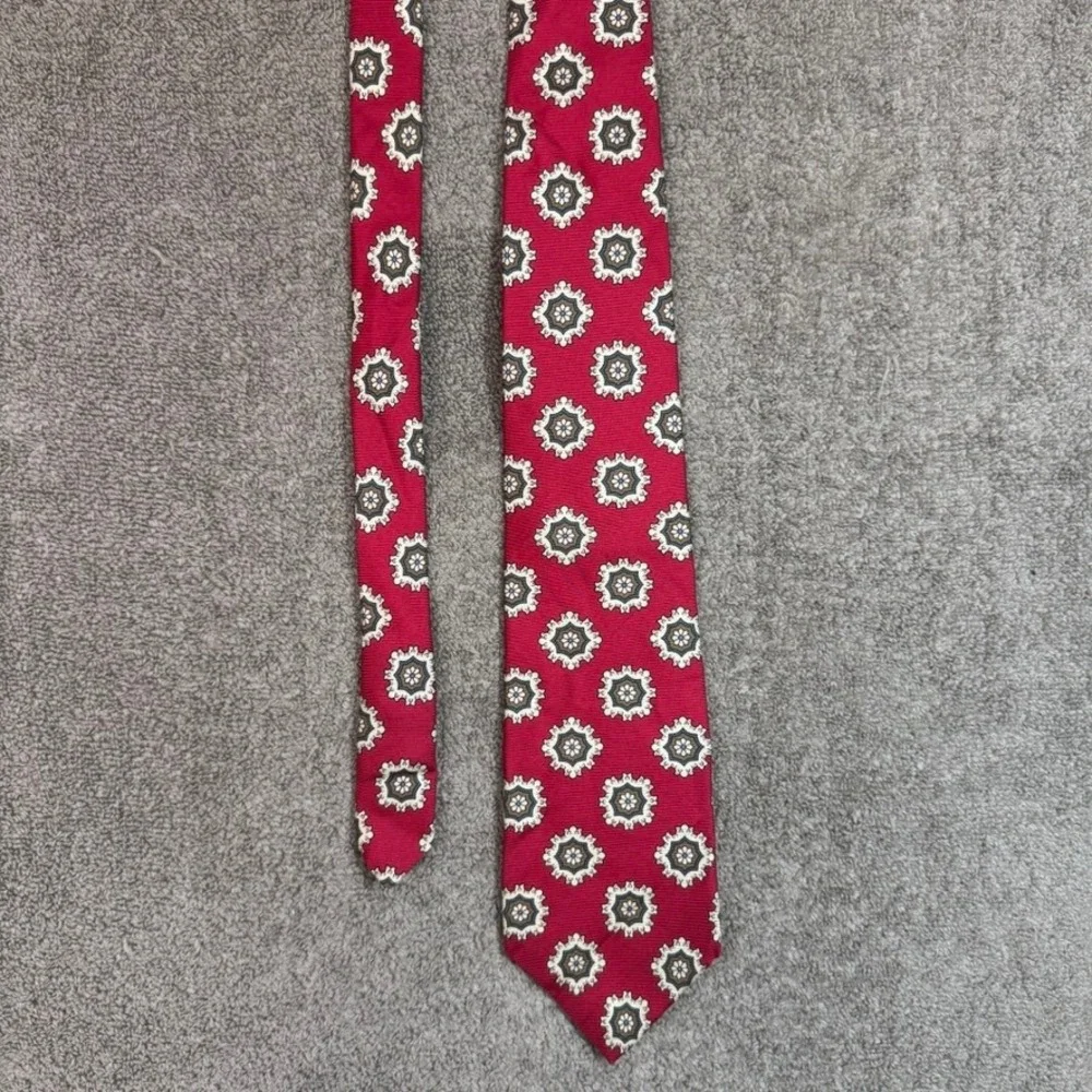Executive of Boston Mens Red Medallion Geometric Silk Necktie Classic 58 Inch